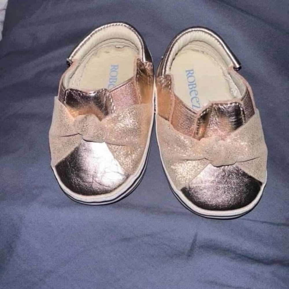 NWOT Robeez Metallic Rose Gold Baby Shoes